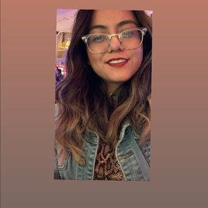 Meet your Posher, Carla